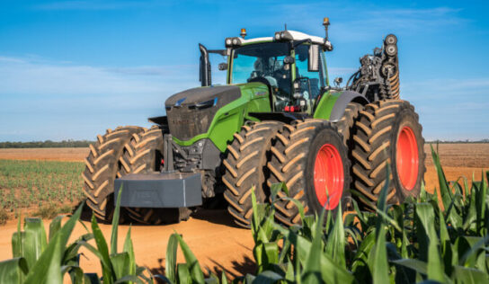 Fabricante de máquinas para grandes extensões de terra amplia portfólio