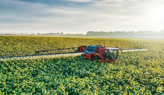 Pulverizador com tanque de 5 mil litros chega ao Brasil prometendo economia e precisão