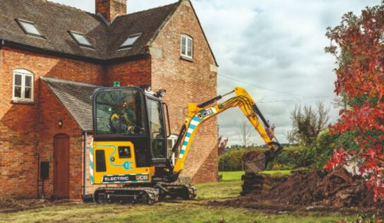 Miniescavadeira elétrica integra linha de Emissão Zero de fabricante britânica