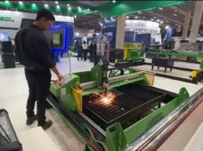 Robô colaborativo oferece maior produtividade em corte e soldagem