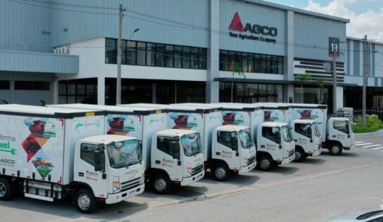 Fabricante integra veículos sustentáveis e coloca mulheres na direção dos caminhões