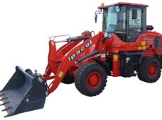 Carregadeira articulada oferece opcionais de acoplamento rápido exclusivos