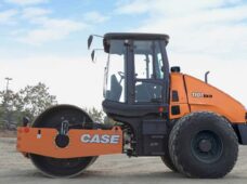 Compactador chega remodelado com novo capô para segurança e proteção