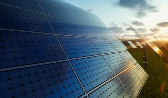 Benefícios financeiros da energia solar surgem em um ano, afirma presidente da Abrasol