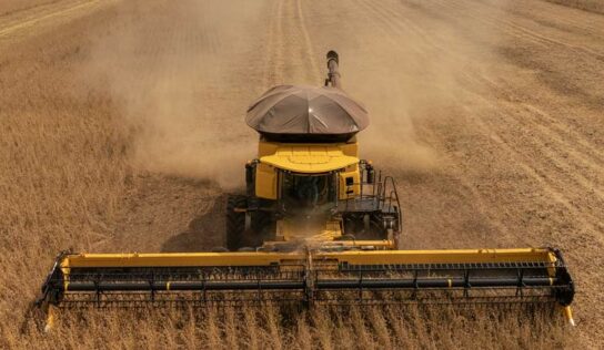 Nova colheitadeira escolhe estratégias conforme a condição da lavoura&nbsp; e o objetivo desejado
