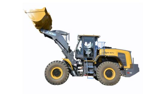 Carregadeira de rodas 100% elétrica conta com três motores