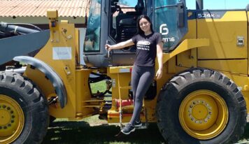 Programa facilita entrada de mulheres no mercado de máquinas pesadas 