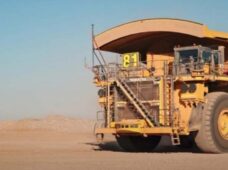 Komatsu entrega 700º caminhão autônomo para operação em minas