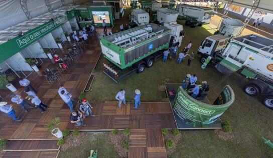 Comemoração de 60 anos de fabricante de maquinários para pecuária teve lançamento de livro
