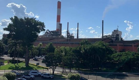 Reforma da máquina 4, da Sylvamo, busca garantir a máxima performance