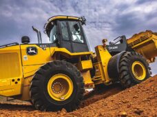 Conforto do operador é o destaque de novas pás-carregadeiras