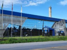 Em 11 anos de produção local, marca entrega 30 mil tratores