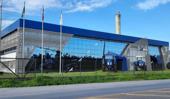 Em 11 anos de produção local, marca entrega 30 mil tratores