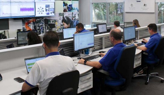 Monitoramento de máquinas industriais com algoritmos aumenta produtividade