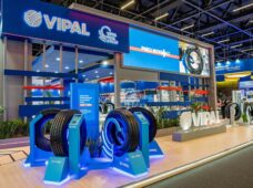 Fabricante de borracha comemora ampliação da sua rede