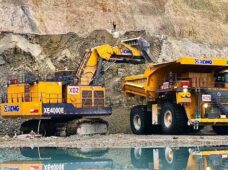 XCMG realiza testes com o caminhão de mineração XDE260 no Brasil
