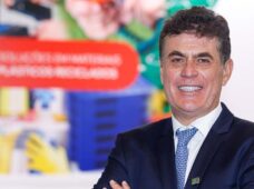 Plástico impulsiona avanços e garante eficiência da economia