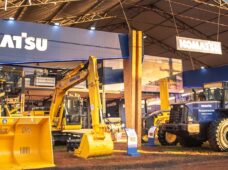 Komatsu lança carregadeira e reforça conexão com o produtor rural