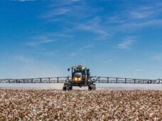 Valtra completa 65 anos no Brasil e comemora sucesso dos lançamentos na Agrishow  