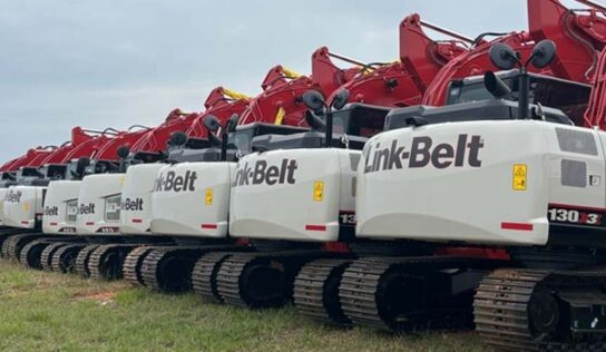 Fabricante celebra a marca de mil escavadeiras vendidas no Brasil