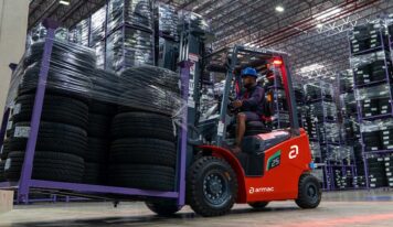 Locadora de máquinas e empresa de soluções em pneus focam em empilhadeiras de energia limpa