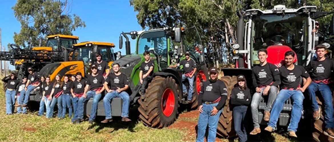 Estudantes de ETECs recebem treinamento prático com tecnologia de ponta em máquinas agrícolas