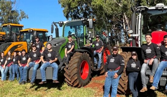 Estudantes de ETECs recebem treinamento prático com tecnologia de ponta em máquinas agrícolas
