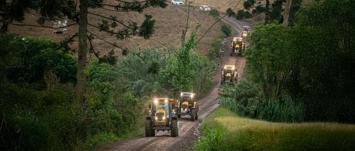 Dada a largada na romaria de tratores pela zona da mata de Pernambuco 