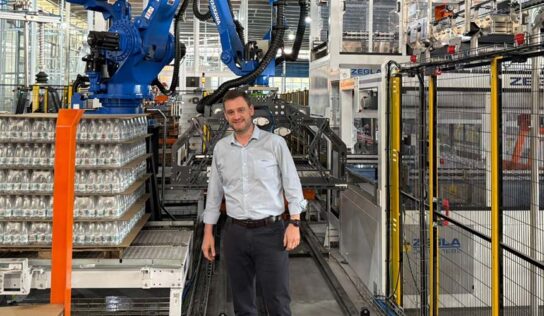 Automação em envase de água com sistema de paletização robotizada amplia competitividade