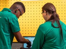 Distribuidora de máquinas aumenta número de técnicos e investimentos