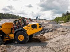 Nova geração de caminhão articulado da linha amarela