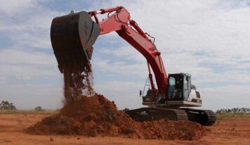 Escavadeiras com estabilidade e controle em qualquer terreno