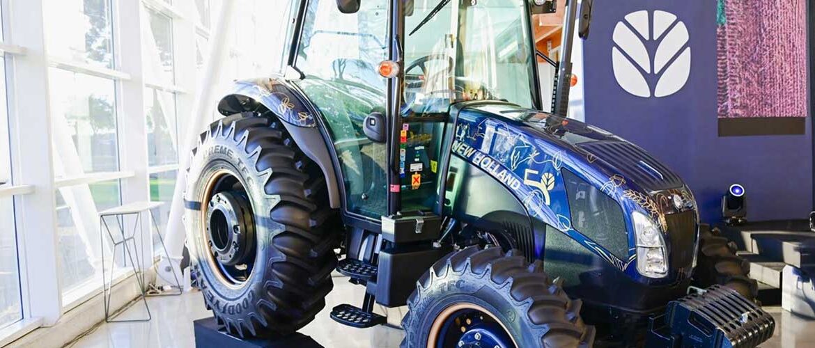 Leilão de trator comemorativo arrecada quase R$ 400 mil para hospital