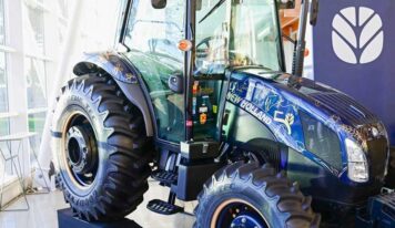 Leilão de trator comemorativo arrecada quase R$ 400 mil para hospital