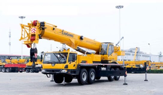 Chegam ao Brasil guindastes sobre caminhão para obras de alta complexidade