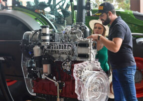 Agrishow registra aumento de visitação de pessoas mais jovens durante a feira 