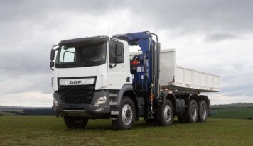 Montadora entrega veículo 8×4 customizado para extração de ouro no Suriname 