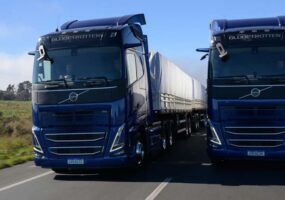 Volvo anuncia R$ 2,5 bilhões em investimentos no Brasil, mesmo prevendo mercado menor em 2026