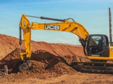 JCB lança escavadeiras hidráulicas e expande presença no mercado