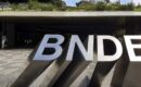 BNDES aprova financiamento sem inovação para Embraer, Moura e CNH
