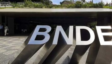 BNDES aprova financiamento sem inovação para Embraer, Moura e CNH