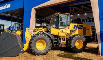 Komatsu fez o pré-lançamento da WA320-8M1 Sugarcane na Agrishow