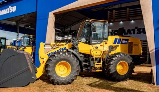 Komatsu fez o pré-lançamento da WA320-8M1 Sugarcane na Agrishow