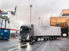 Volvo lança serviço que reduz velocidade de caminhões em áreas restritas