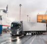 Volvo lança serviço que reduz velocidade de caminhões em áreas restritas