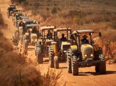 A maior expedição de tratores do mundo desembarca no Oeste da Bahia nesta sexta-feira