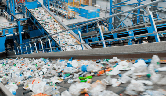 Setor de reciclagem mecânica de plásticos fatura R$ 4,2 bi em 2025