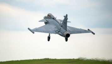 Primeiro Gripen E produzido no Brasil realiza voo inaugural 